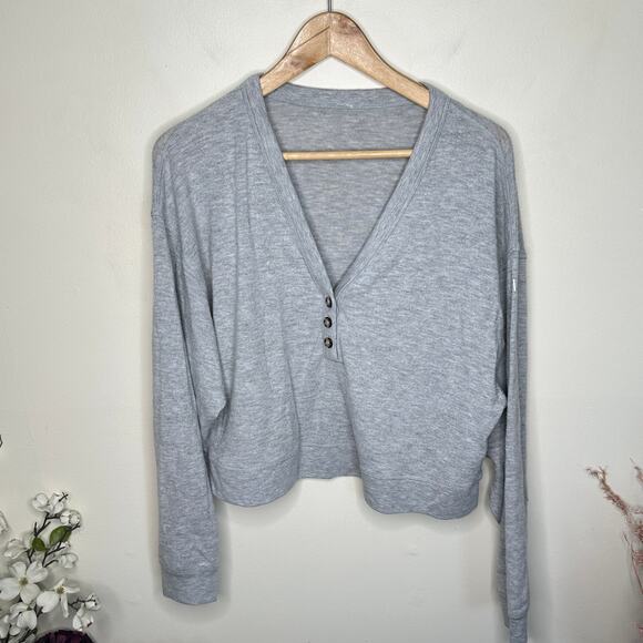 ALO YOGA Alolux Soho Cropped Henley Top Heather Gray Sz M {OO27} - Picture 2 of 4